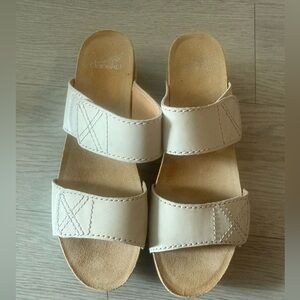Dansko Vienna Women’s 40 EU Wedge Sandals Oyster Milled Nubuck Slip On Shoes